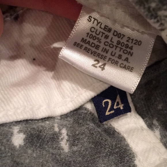 Cute CARMAR splattered jean shorts! - Picture 4 of 5